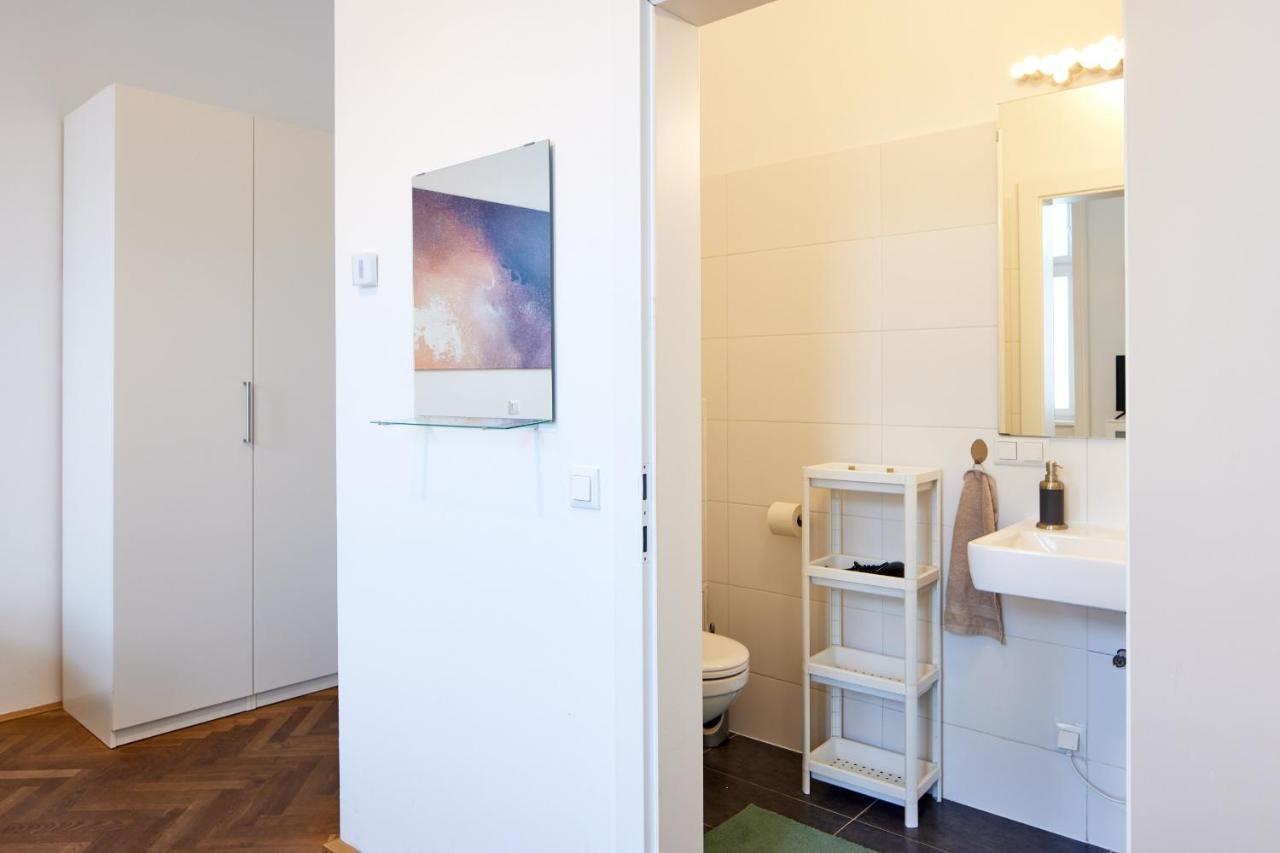 Nice Studio Close To Metro III Wenen Buitenkant foto