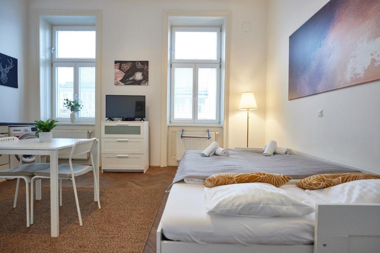 Nice Studio Close To Metro III Wenen Buitenkant foto